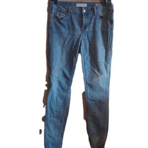 Bullhead Low rise skinniest jeans, size 27. Great for back to school and fall.